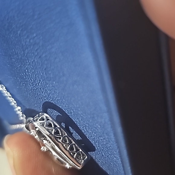 Sterling silver necklace with a dancing crust diamond in the middle ๐ - Picture 4 of 6